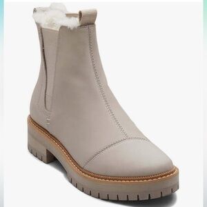 NEW TOMS Dakota Light grey faux fur ankle bootie comfort women size 7